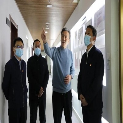 玉泉區(qū)委書記亢永強(qiáng)蒞臨我司參觀調(diào)研